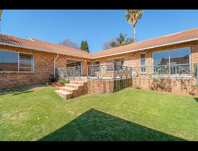 4 BEDROOM FREEHOLD FOR SALE IN WELTEVREDEN PARK
